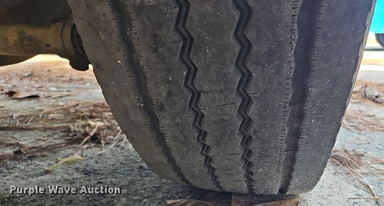 image for item NZ9126 2003 International  4300 truck cab and chassis