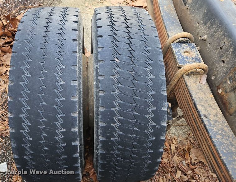 image for item NZ9126 2003 International  4300 truck cab and chassis