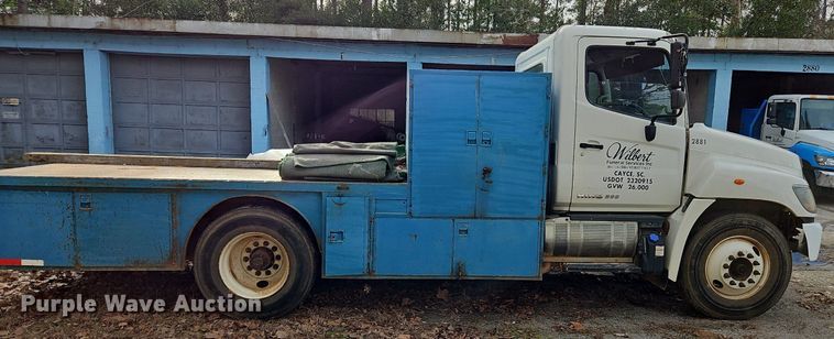 image for item NZ9127 2014 Hino 268 flatbed truck