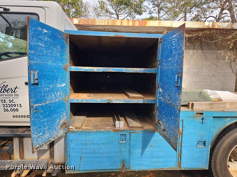 image for item NZ9127 2014 Hino 268 flatbed truck