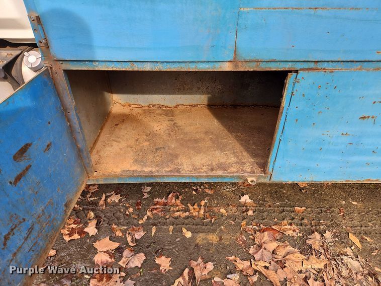 image for item NZ9127 2014 Hino 268 flatbed truck