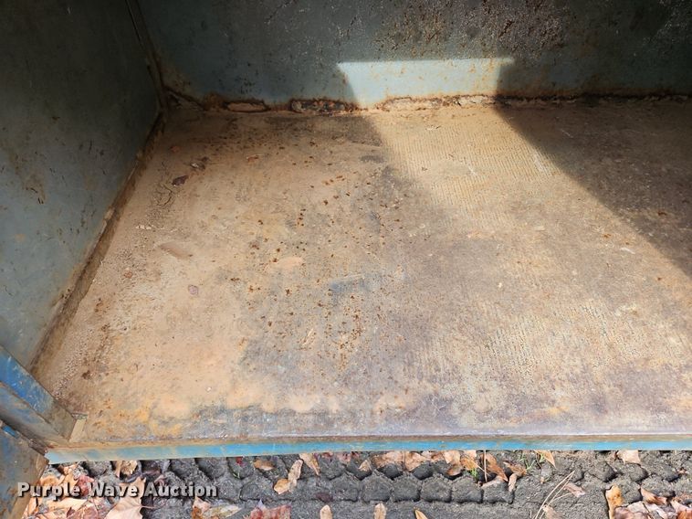 image for item NZ9127 2014 Hino 268 flatbed truck