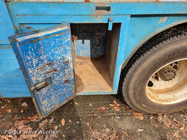 image for item NZ9127 2014 Hino 268 flatbed truck