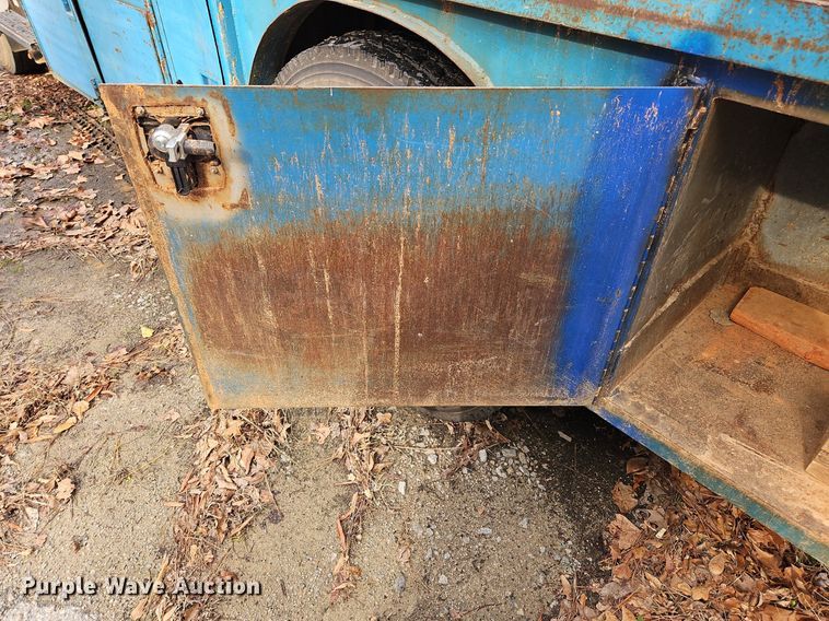 image for item NZ9127 2014 Hino 268 flatbed truck