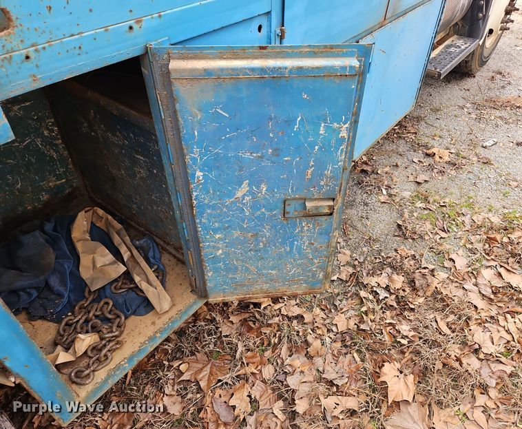 image for item NZ9127 2014 Hino 268 flatbed truck