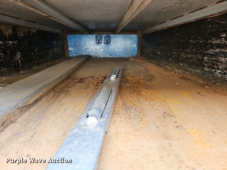 image for item NZ9127 2014 Hino 268 flatbed truck