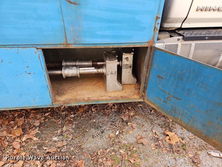 image for item NZ9127 2014 Hino 268 flatbed truck