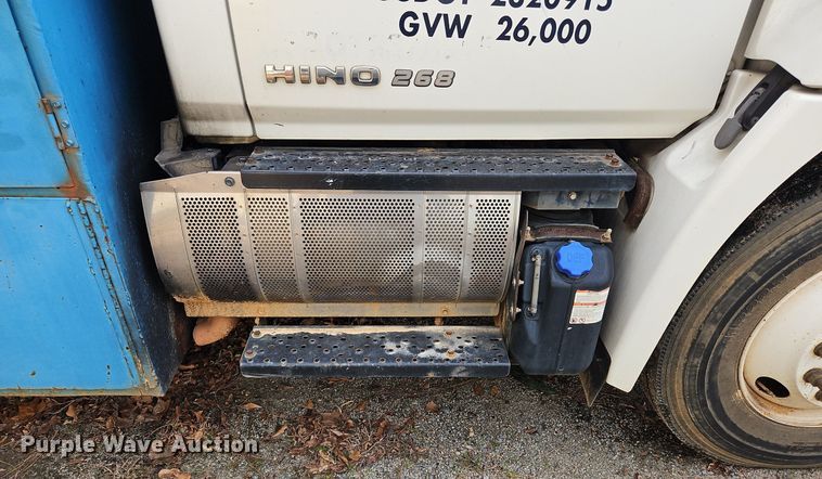 image for item NZ9127 2014 Hino 268 flatbed truck