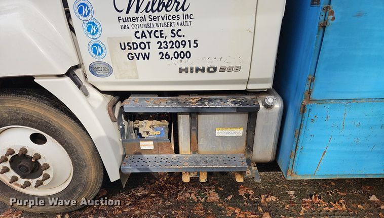 image for item NZ9127 2014 Hino 268 flatbed truck