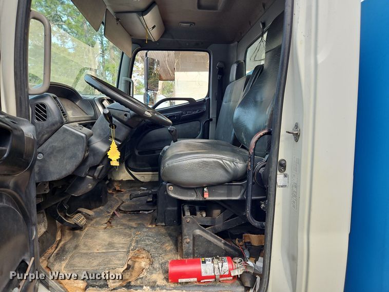 image for item NZ9127 2014 Hino 268 flatbed truck