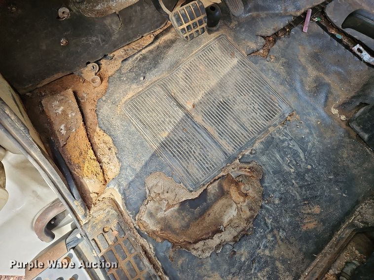 image for item NZ9127 2014 Hino 268 flatbed truck