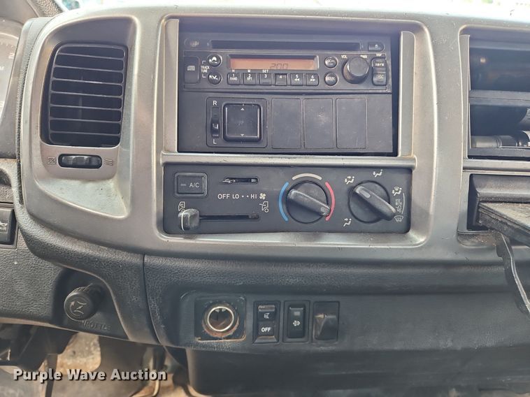 image for item NZ9127 2014 Hino 268 flatbed truck