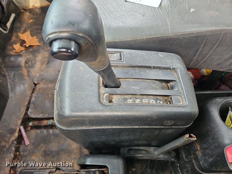 image for item NZ9127 2014 Hino 268 flatbed truck