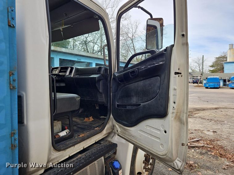 image for item NZ9127 2014 Hino 268 flatbed truck