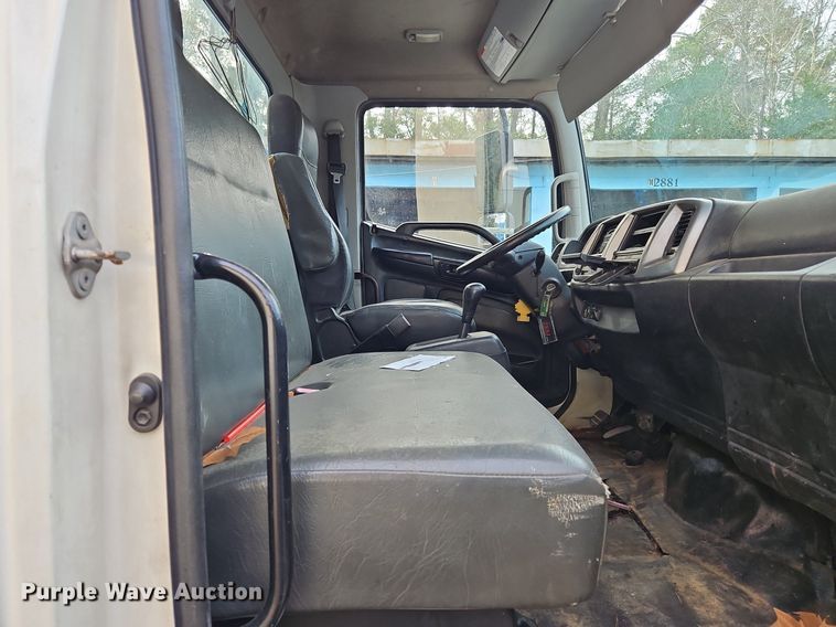 image for item NZ9127 2014 Hino 268 flatbed truck