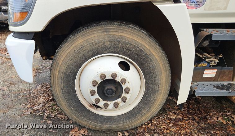 image for item NZ9127 2014 Hino 268 flatbed truck