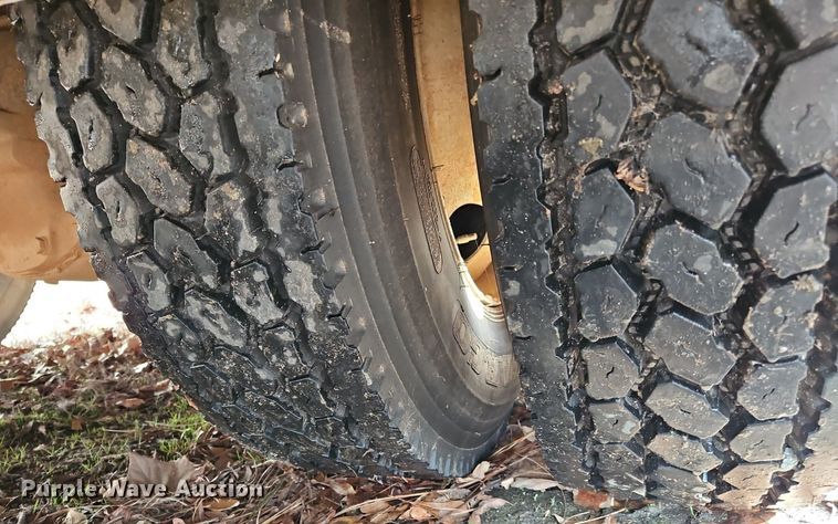 image for item NZ9127 2014 Hino 268 flatbed truck