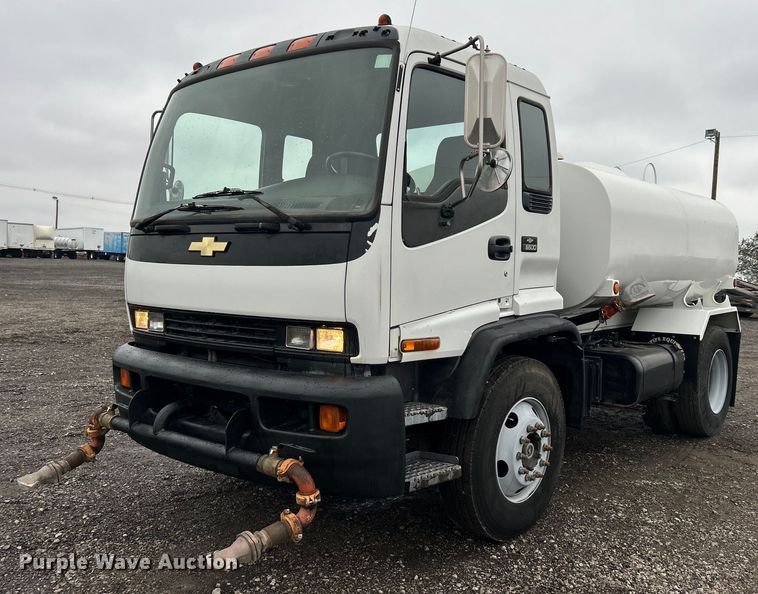 image for item OI9522 2002 Chevrolet  T6500 water truck