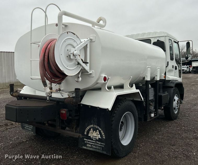 image for item OI9522 2002 Chevrolet  T6500 water truck