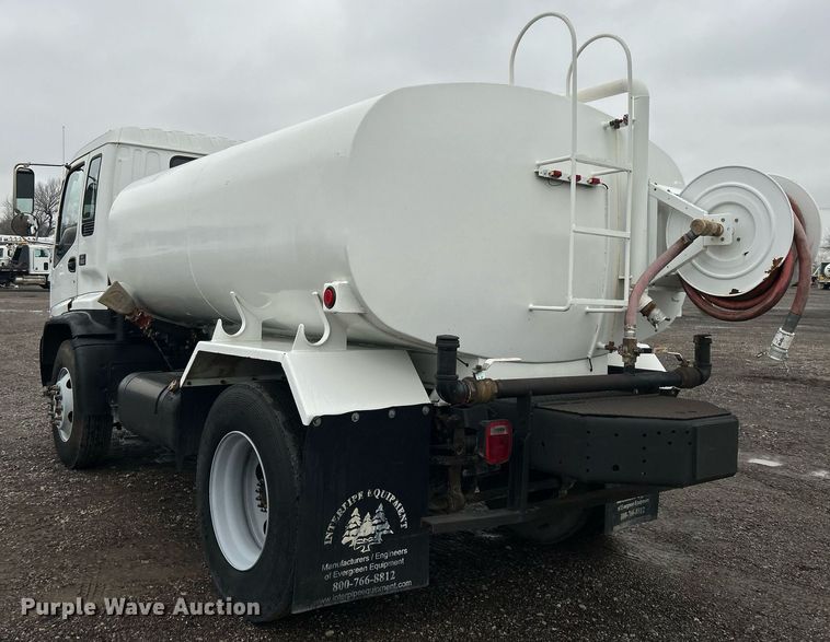image for item OI9522 2002 Chevrolet  T6500 water truck