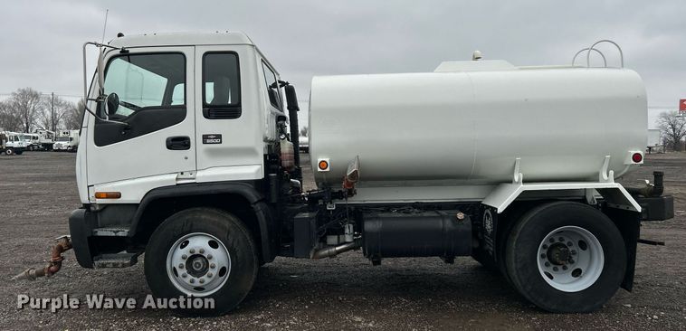 image for item OI9522 2002 Chevrolet  T6500 water truck