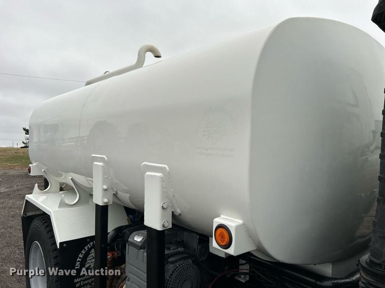 image for item OI9522 2002 Chevrolet  T6500 water truck