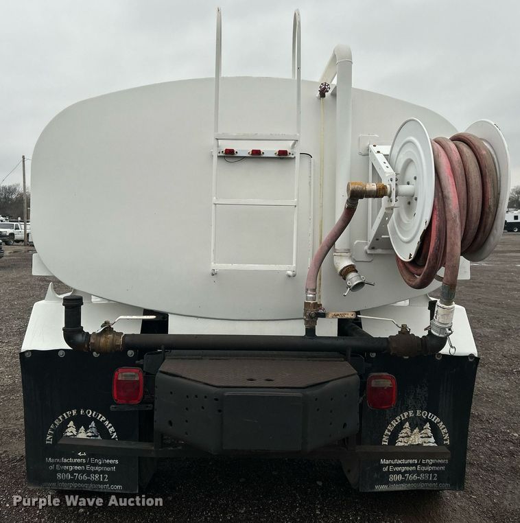 image for item OI9522 2002 Chevrolet  T6500 water truck