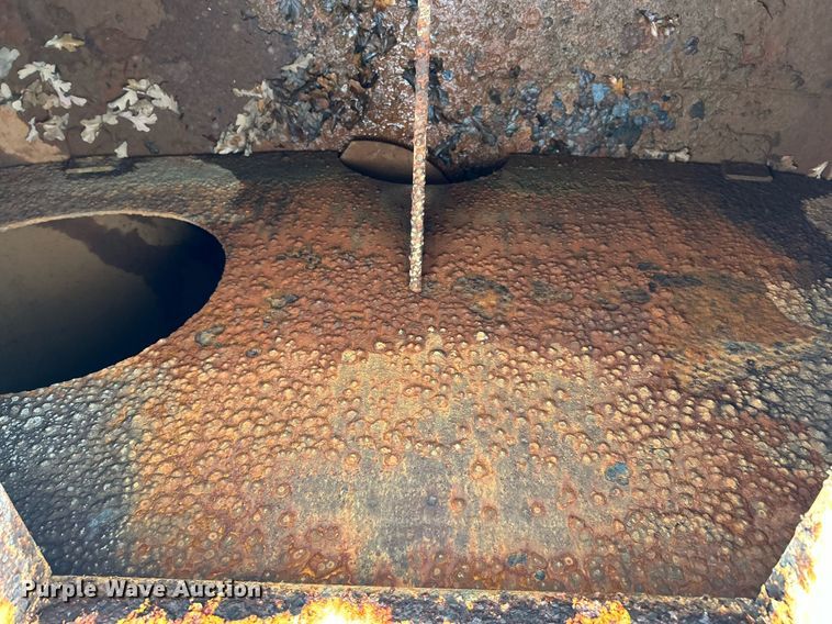 image for item OI9522 2002 Chevrolet  T6500 water truck