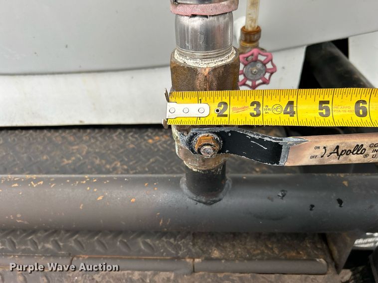 image for item OI9522 2002 Chevrolet  T6500 water truck