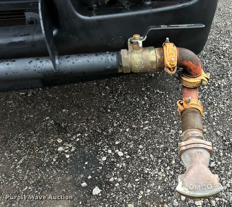 image for item OI9522 2002 Chevrolet  T6500 water truck