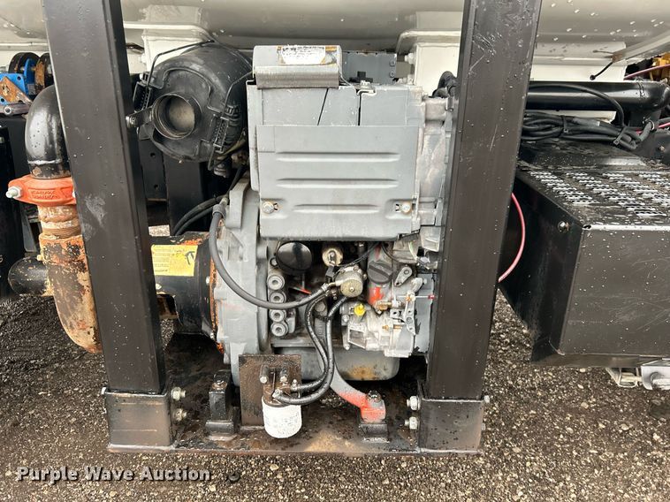 image for item OI9522 2002 Chevrolet  T6500 water truck