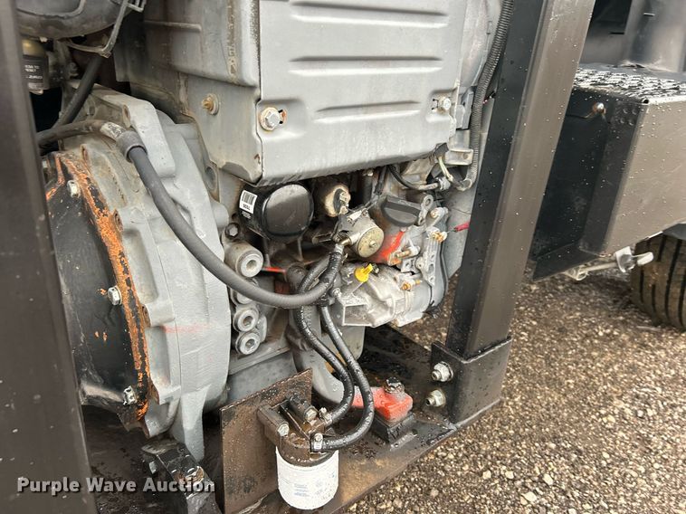 image for item OI9522 2002 Chevrolet  T6500 water truck