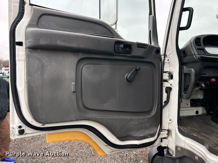 image for item OI9522 2002 Chevrolet  T6500 water truck