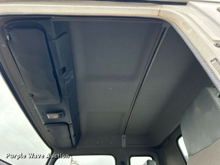 image for item OI9522 2002 Chevrolet  T6500 water truck