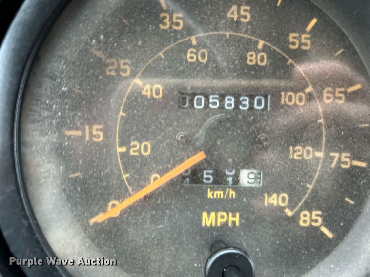 image for item OI9522 2002 Chevrolet  T6500 water truck