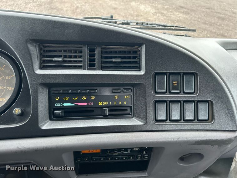 image for item OI9522 2002 Chevrolet  T6500 water truck