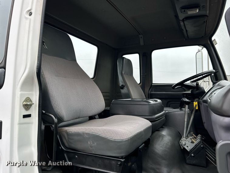 image for item OI9522 2002 Chevrolet  T6500 water truck