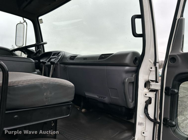 image for item OI9522 2002 Chevrolet  T6500 water truck