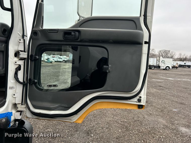 image for item OI9522 2002 Chevrolet  T6500 water truck