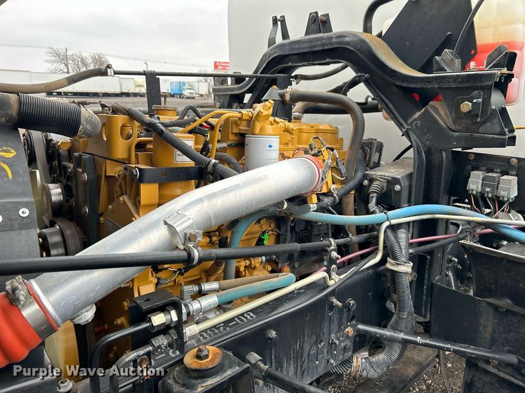 image for item OI9522 2002 Chevrolet  T6500 water truck