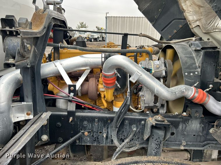 image for item OI9522 2002 Chevrolet  T6500 water truck