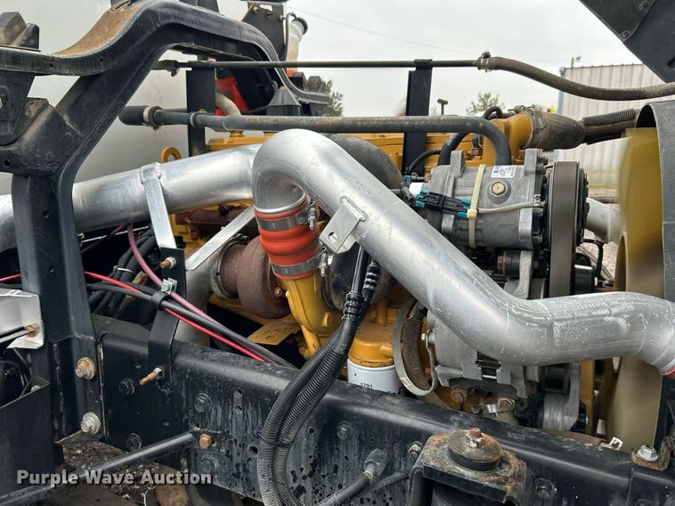 image for item OI9522 2002 Chevrolet  T6500 water truck