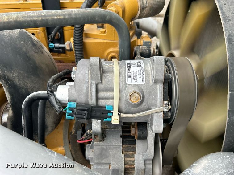 image for item OI9522 2002 Chevrolet  T6500 water truck