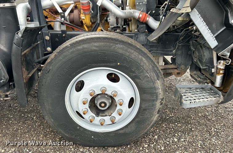 image for item OI9522 2002 Chevrolet  T6500 water truck