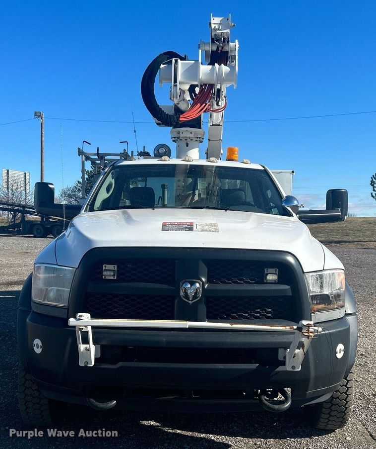 image for item OI9532 2014 Dodge Ram 5500HD bucket truck