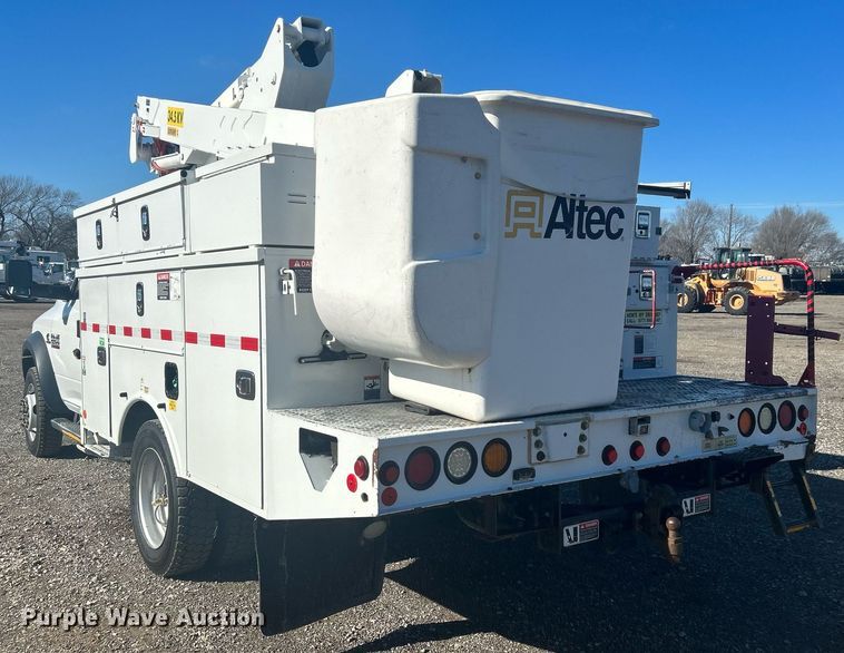 image for item OI9532 2014 Dodge Ram 5500HD bucket truck