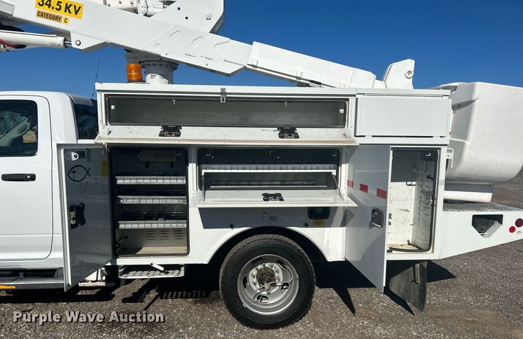 image for item OI9532 2014 Dodge Ram 5500HD bucket truck