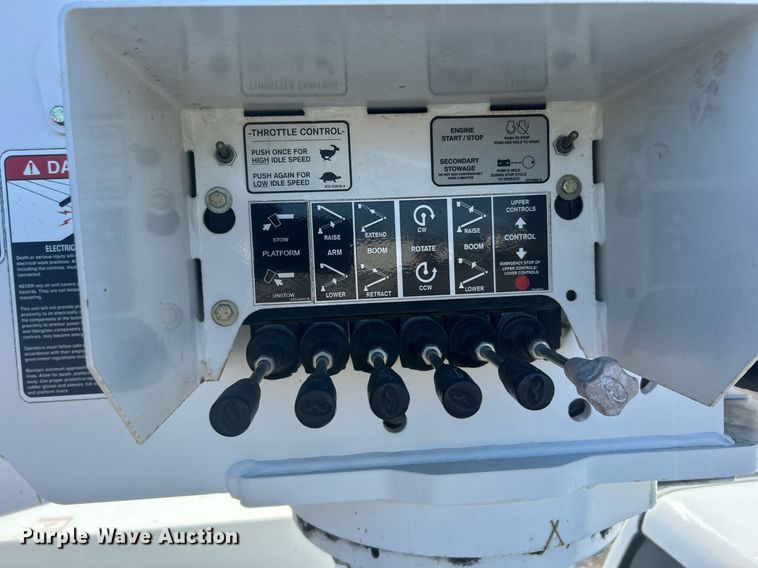 image for item OI9532 2014 Dodge Ram 5500HD bucket truck