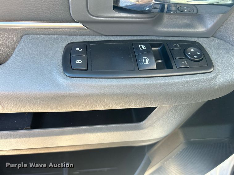 image for item OI9532 2014 Dodge Ram 5500HD bucket truck