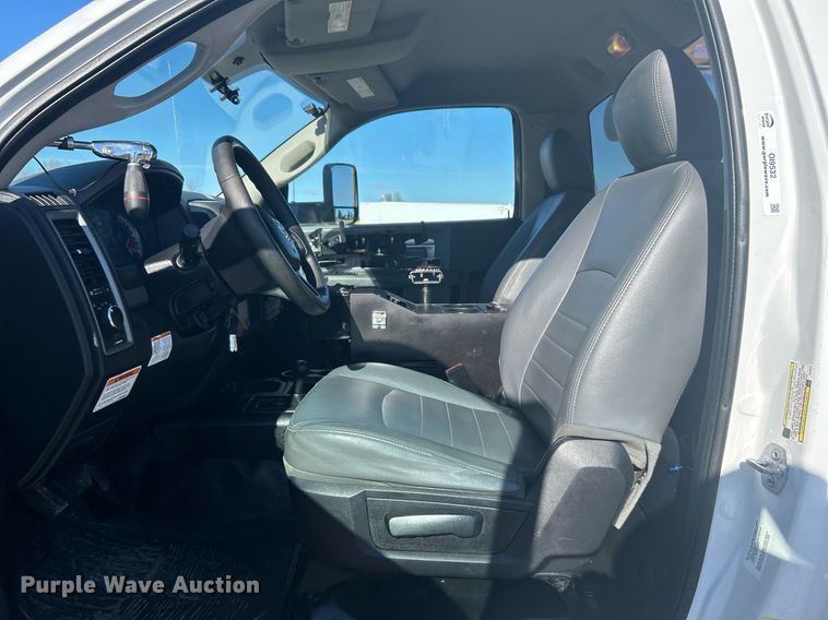 image for item OI9532 2014 Dodge Ram 5500HD bucket truck